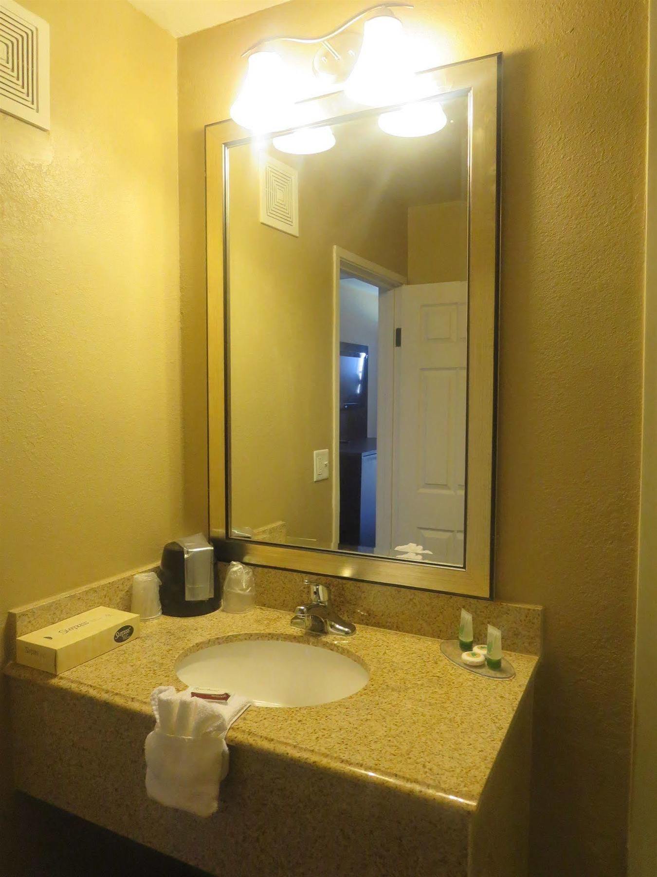 Howard Johnson By Wyndham Odessa Tx エクステリア 写真